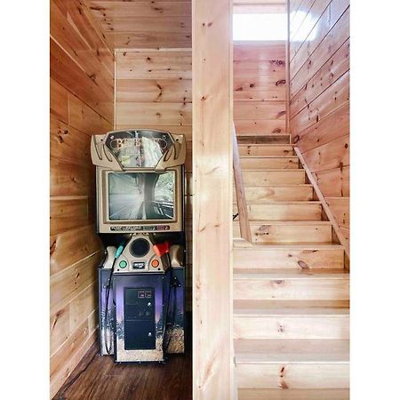 Splash Of Moonshine -Heated Indoor Pool, Hot Tub, Arcade Game Room ピジョンフォージ エクステリア 写真