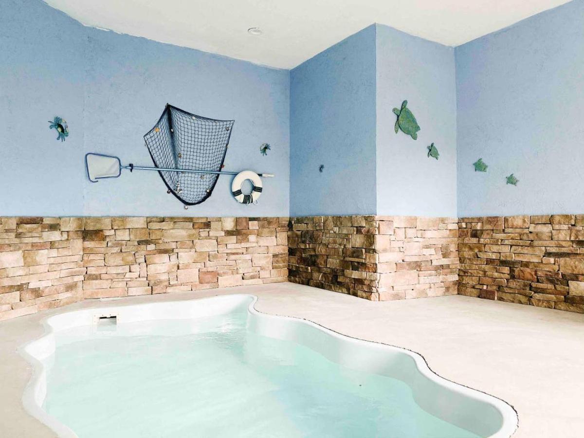 Splash Of Moonshine -Heated Indoor Pool, Hot Tub, Arcade Game Room ピジョンフォージ エクステリア 写真