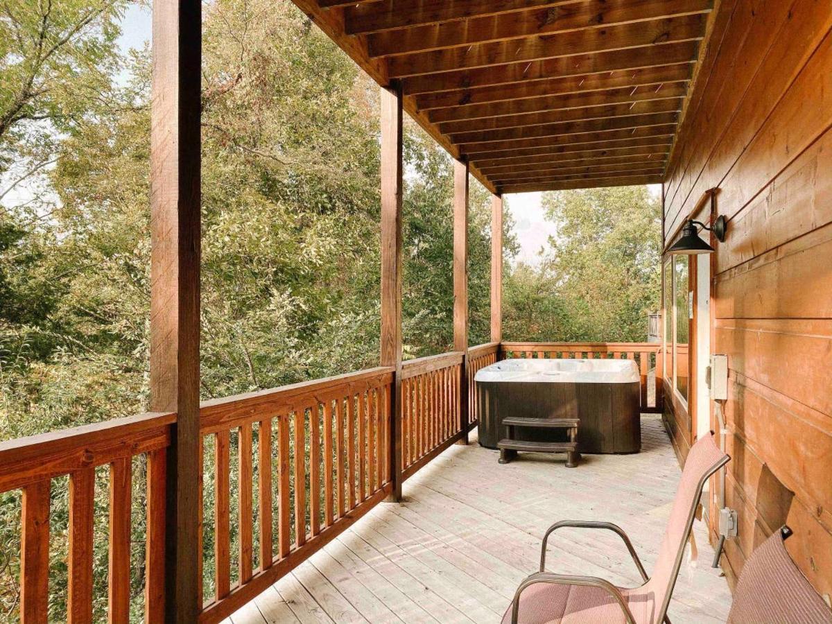 Splash Of Moonshine -Heated Indoor Pool, Hot Tub, Arcade Game Room ピジョンフォージ エクステリア 写真