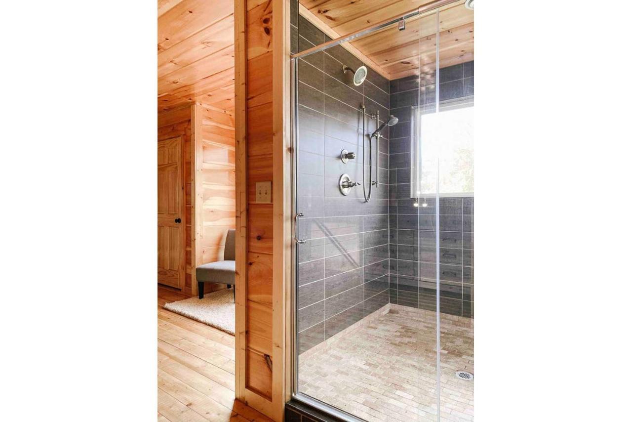 Splash Of Moonshine -Heated Indoor Pool, Hot Tub, Arcade Game Room ピジョンフォージ エクステリア 写真