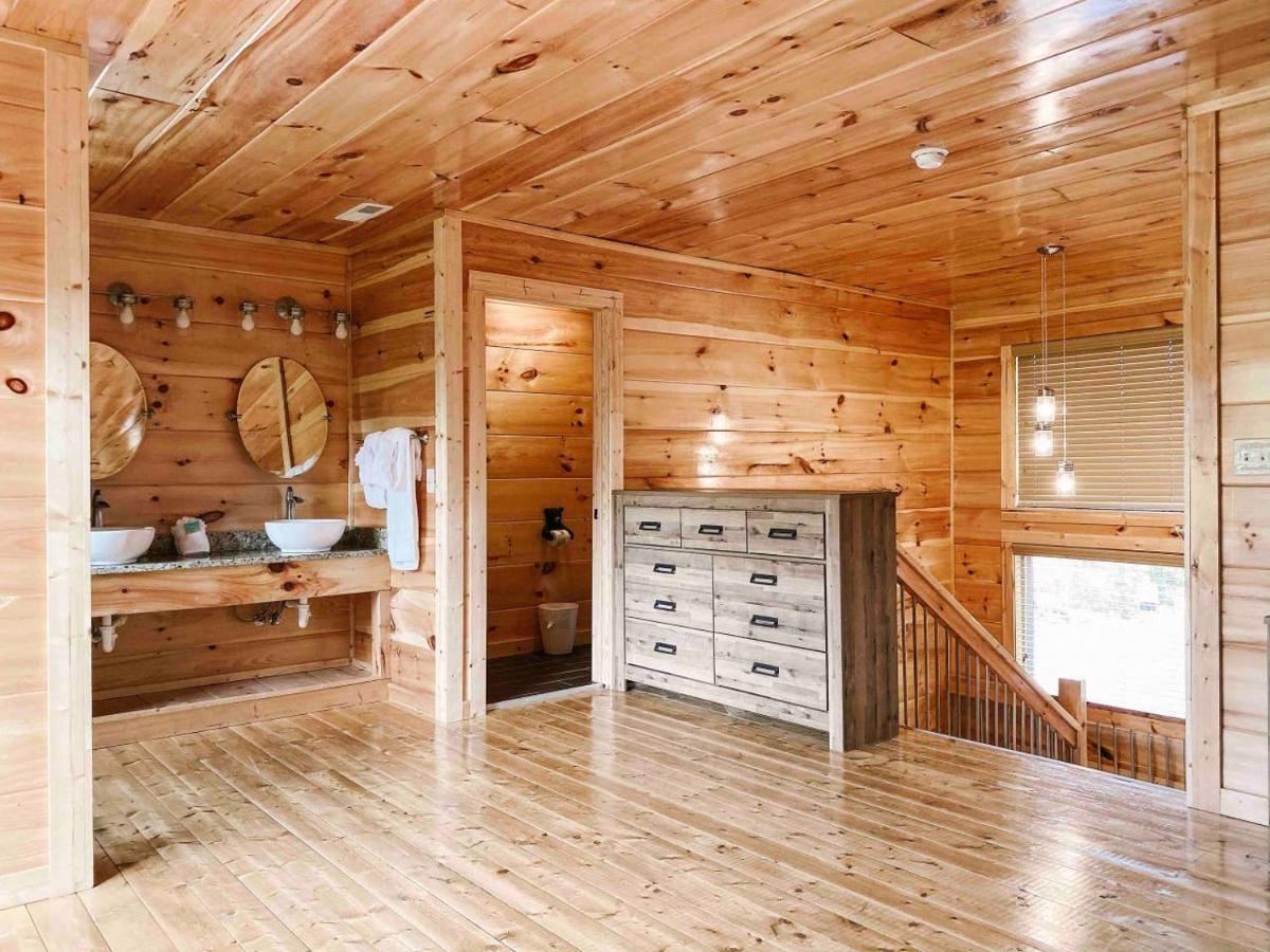 Splash Of Moonshine -Heated Indoor Pool, Hot Tub, Arcade Game Room ピジョンフォージ エクステリア 写真
