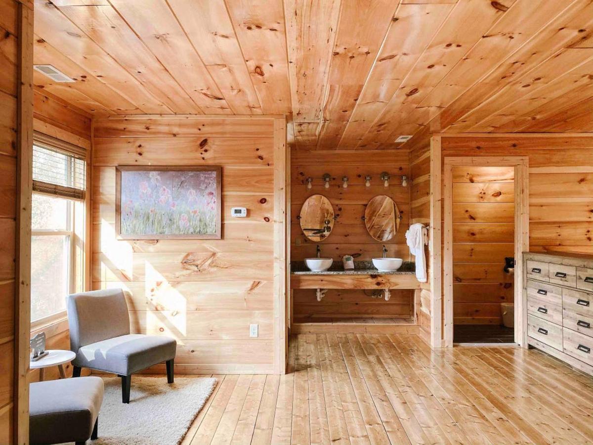 Splash Of Moonshine -Heated Indoor Pool, Hot Tub, Arcade Game Room ピジョンフォージ エクステリア 写真