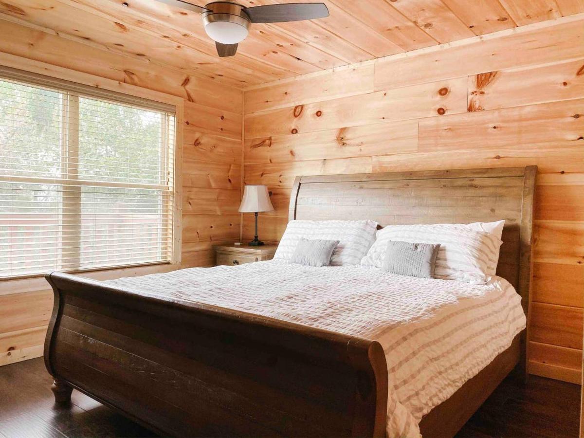 Splash Of Moonshine -Heated Indoor Pool, Hot Tub, Arcade Game Room ピジョンフォージ エクステリア 写真
